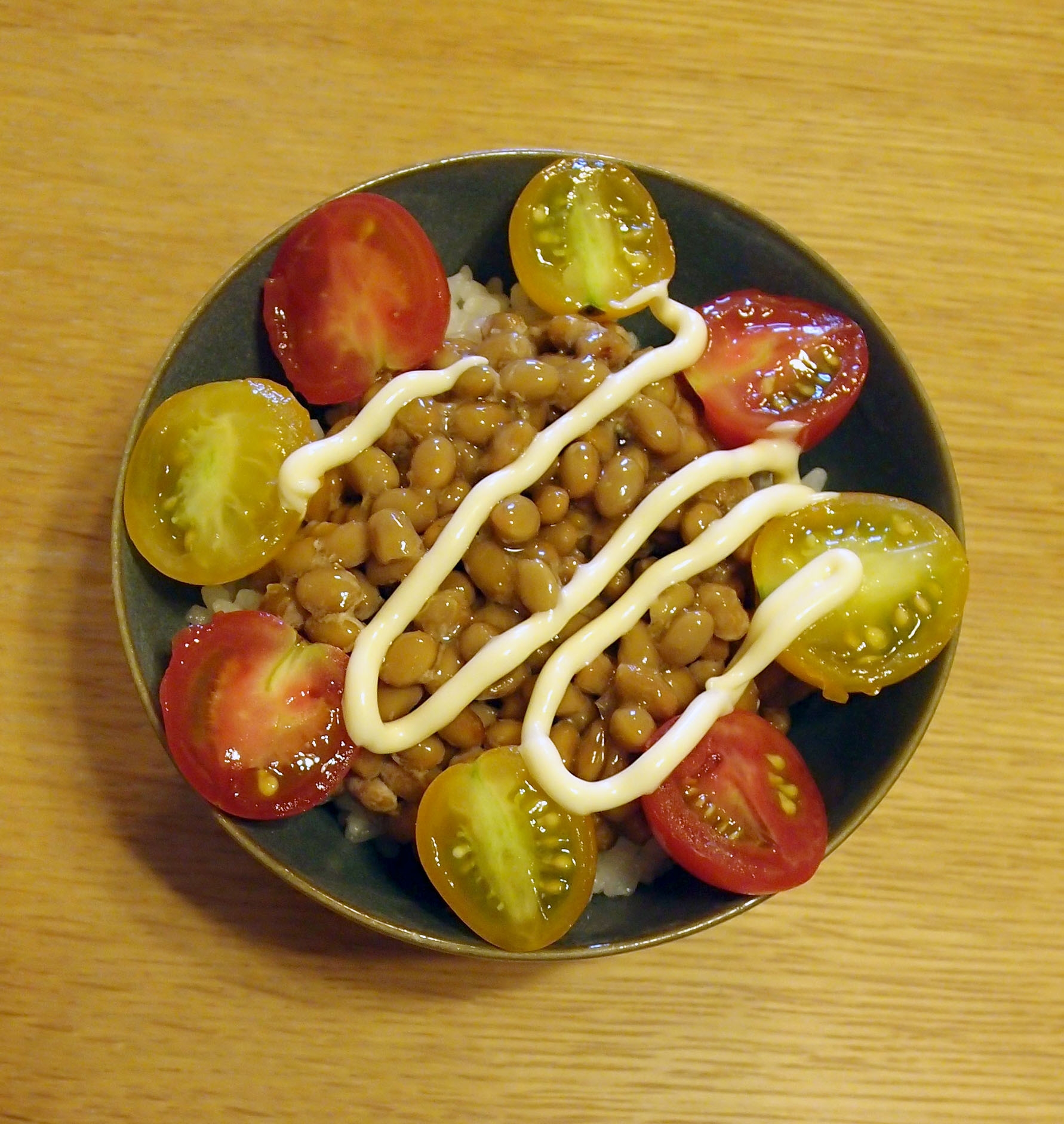 2色のミニトマトで☆カラフルなトマト納豆丼