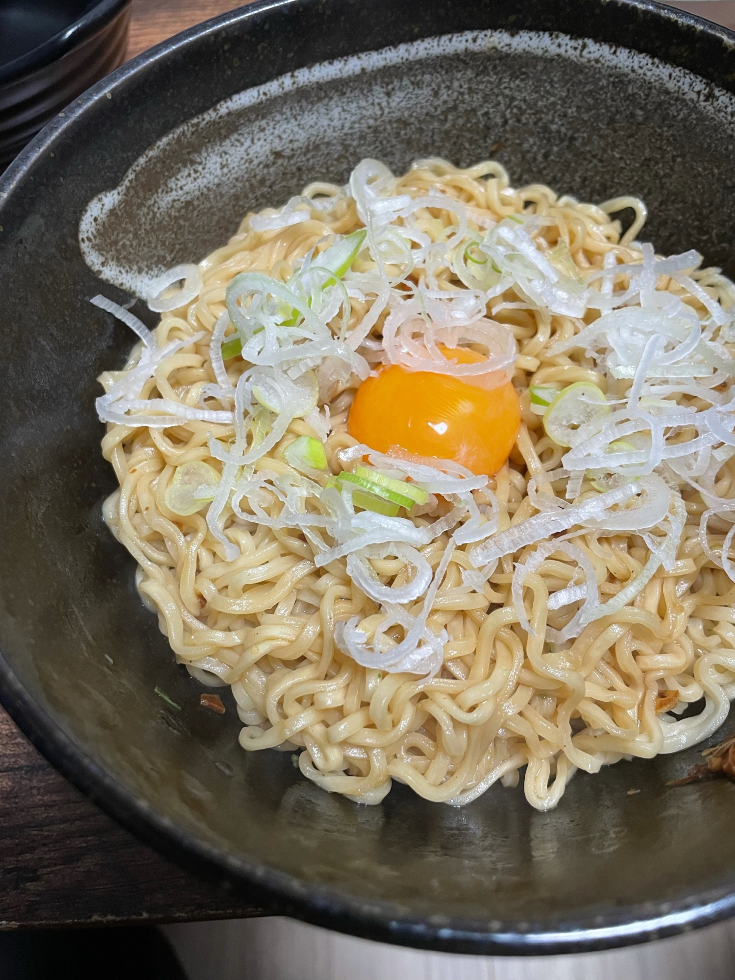 札幌一番醤油味で作る‼ ガーリックバター油そば♬