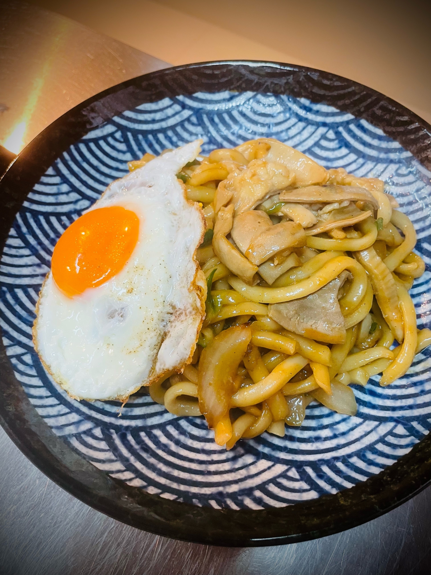 味噌モツ煮リメイク♪ホルモンうどん玉子のせ