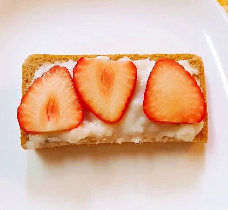 ミルククリーム苺トースト