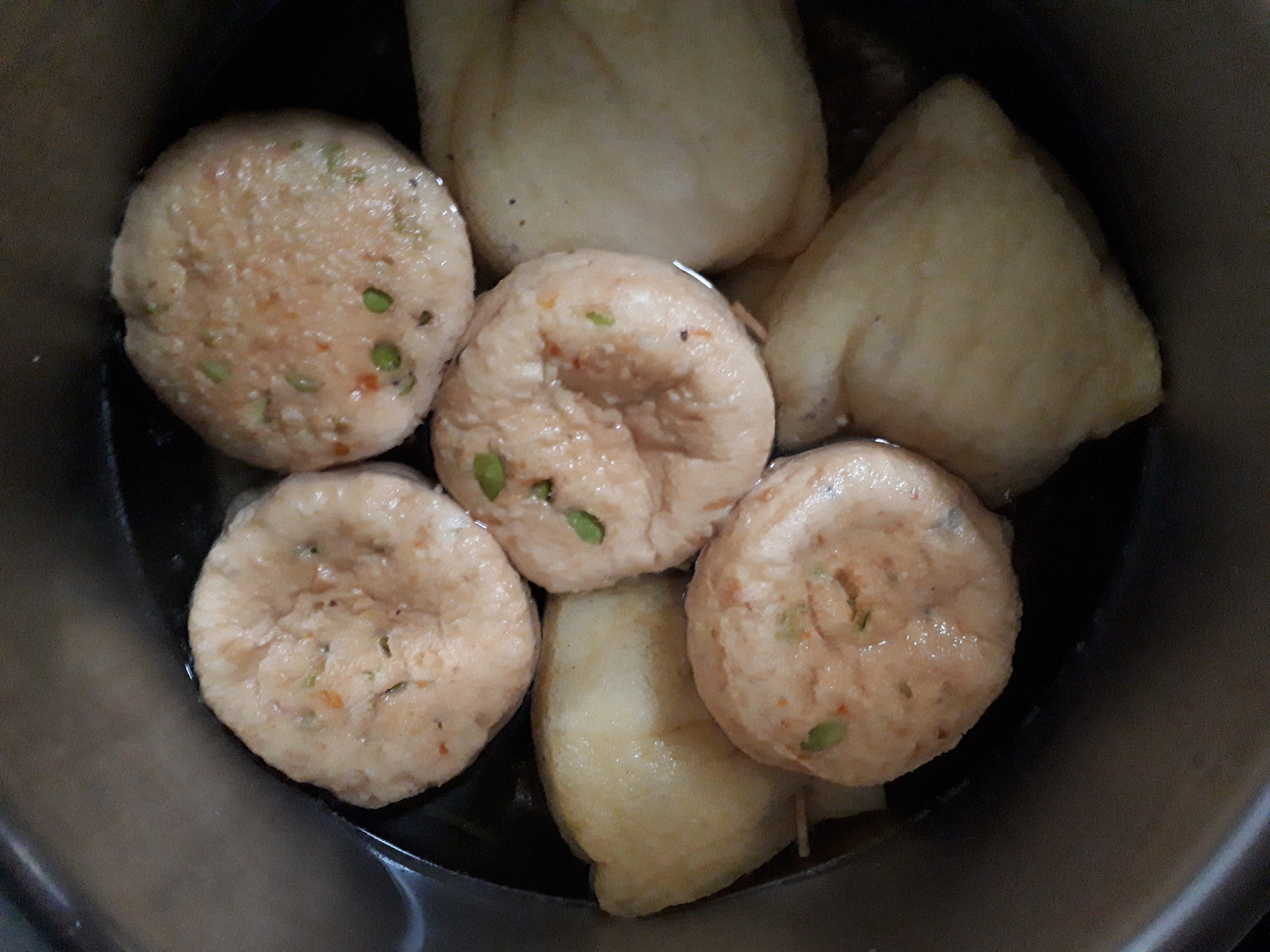 枝豆入りがんもと巾着の煮物