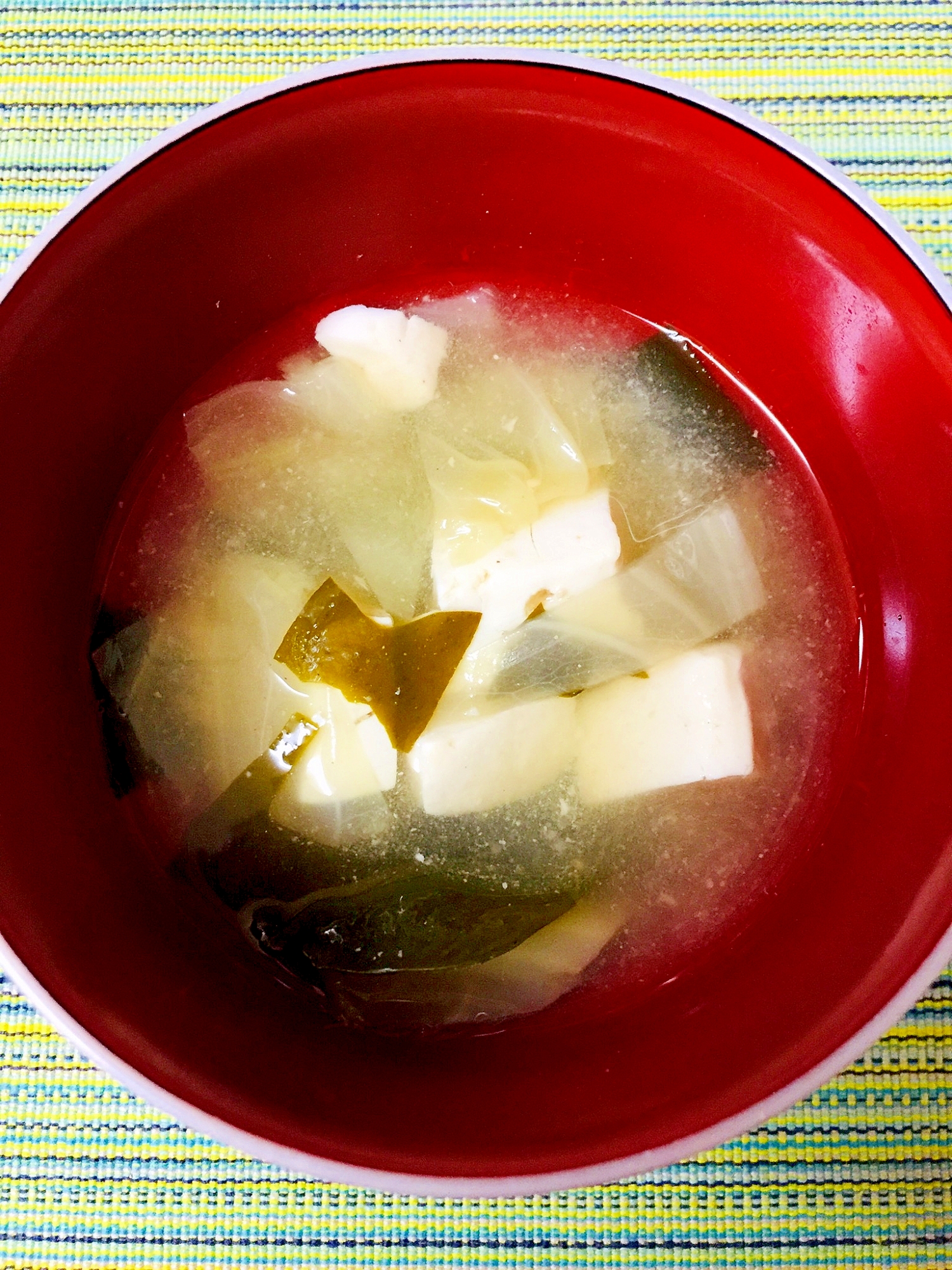キャベツと豆腐とわかめのお味噌汁