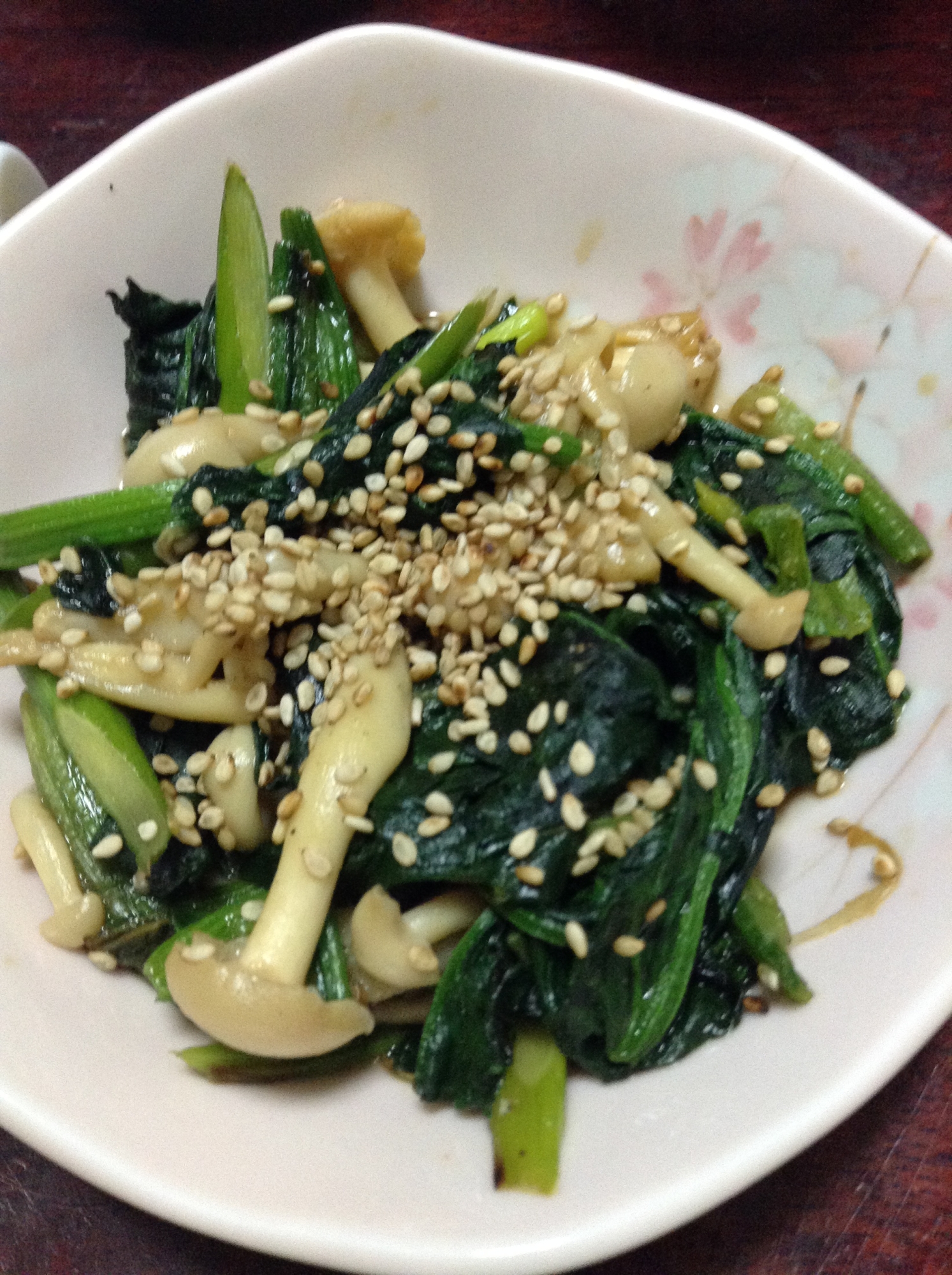 ブナピーとにんにくの芽とほうれん草の焼肉のタレ炒め