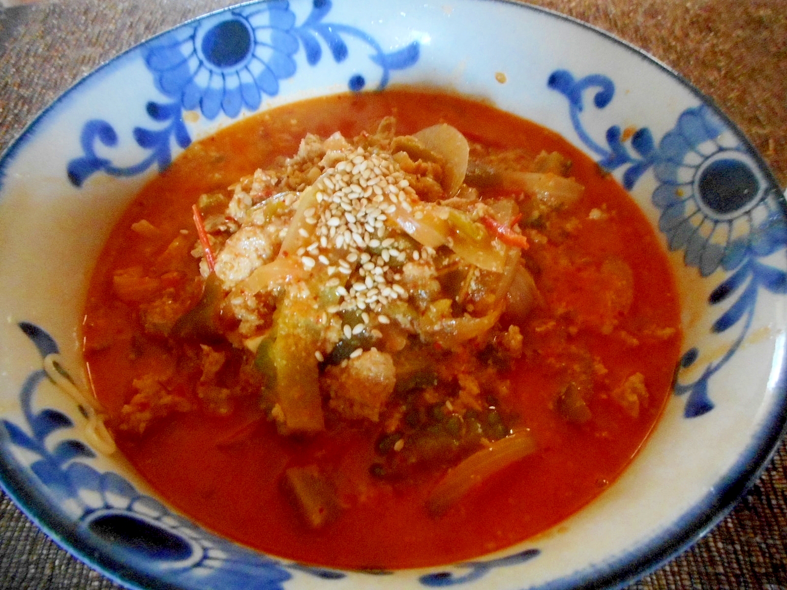 ひき肉とゴーヤとトマトのピリ辛にゅう麺