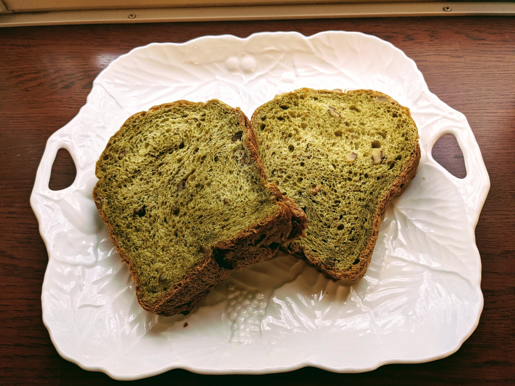 オートミール入り緑茶くるみパン