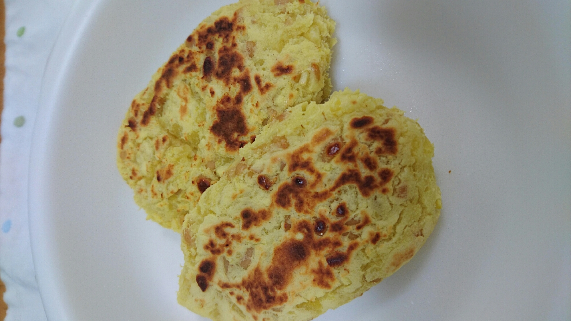 手づかみ食べの離乳食！さつまいもと納豆のお焼き