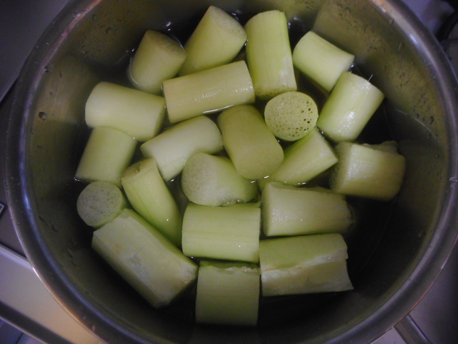 はすいも 青ずいき の味噌汁 レシピ 作り方 By Mococo05 楽天レシピ はすいも 青ずいき の味噌汁 レシピ 作り方 By Mococo05 楽天レシピ