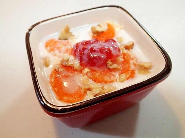 美的　蜜柑と胡桃と苺ジャムのヨーグルト