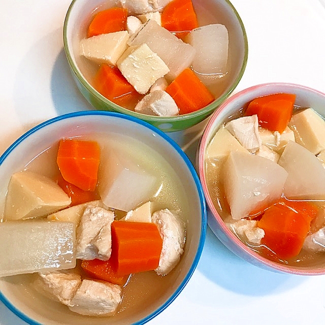 具材を入れて煮込むだけ☆高野豆腐と鶏胸肉の白だし煮