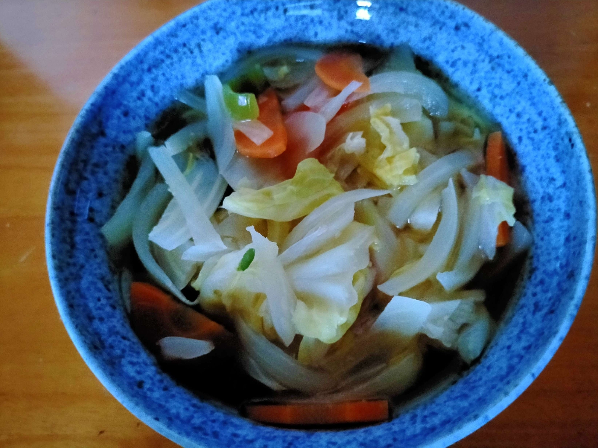 じゃがいもとキャベツとピーマンと玉ねぎの野菜スープ