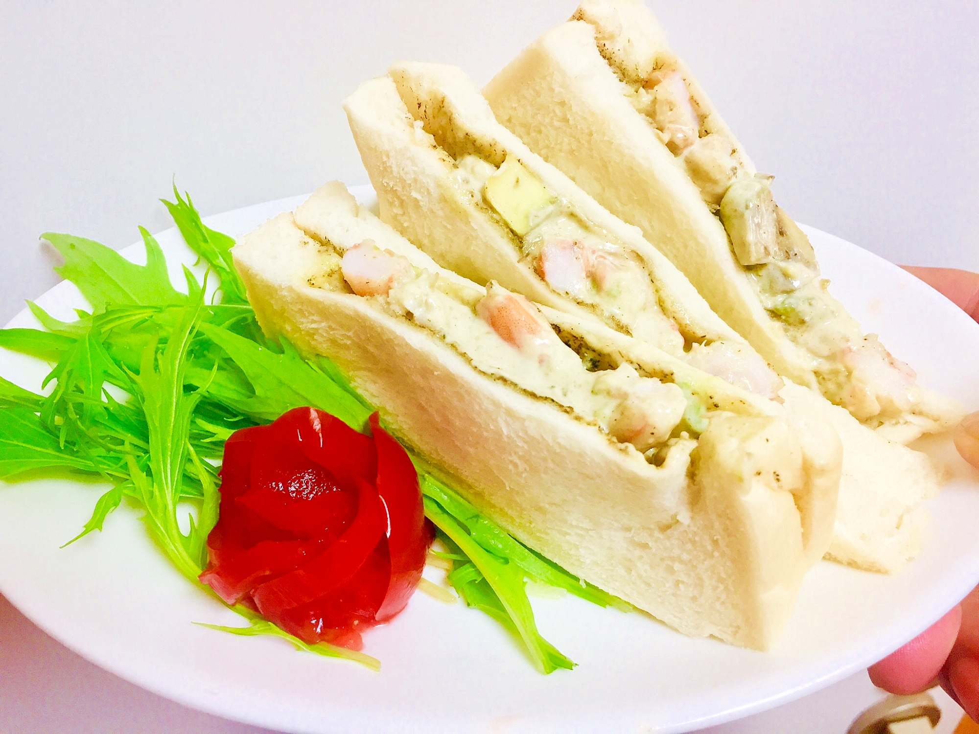 ⭐今日のランチ-「海老とアボカドのサンドイッチ」