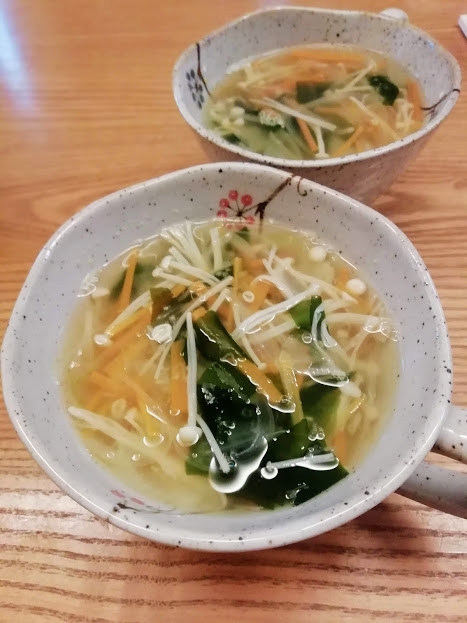 わかめ入り野菜スープ