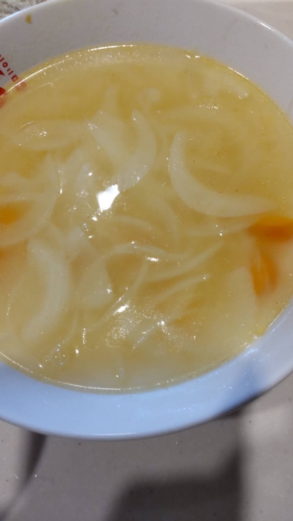 シンプルなオニオンスープ