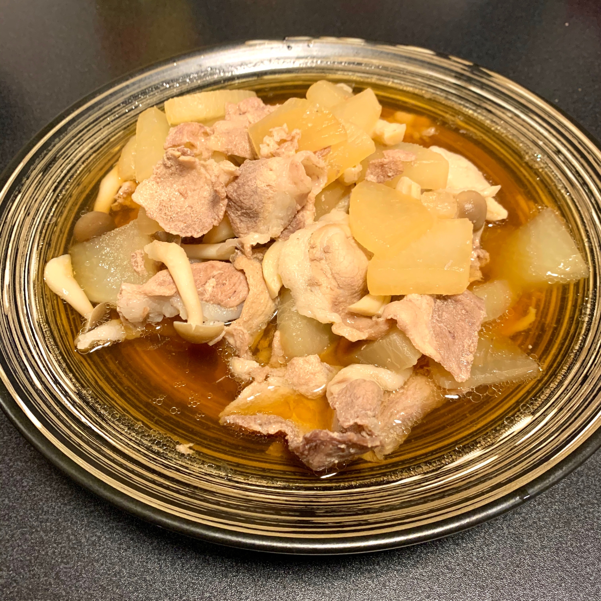簡単な定番おかず　豚大根のうま煮！