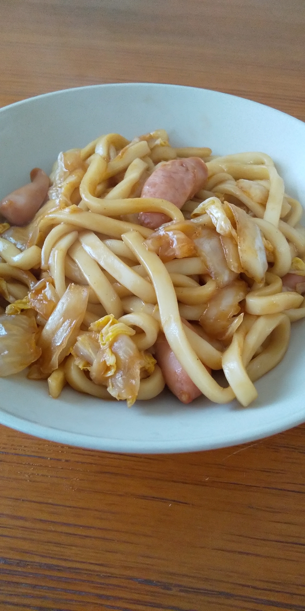 白菜とウィンナーの焼きうどん