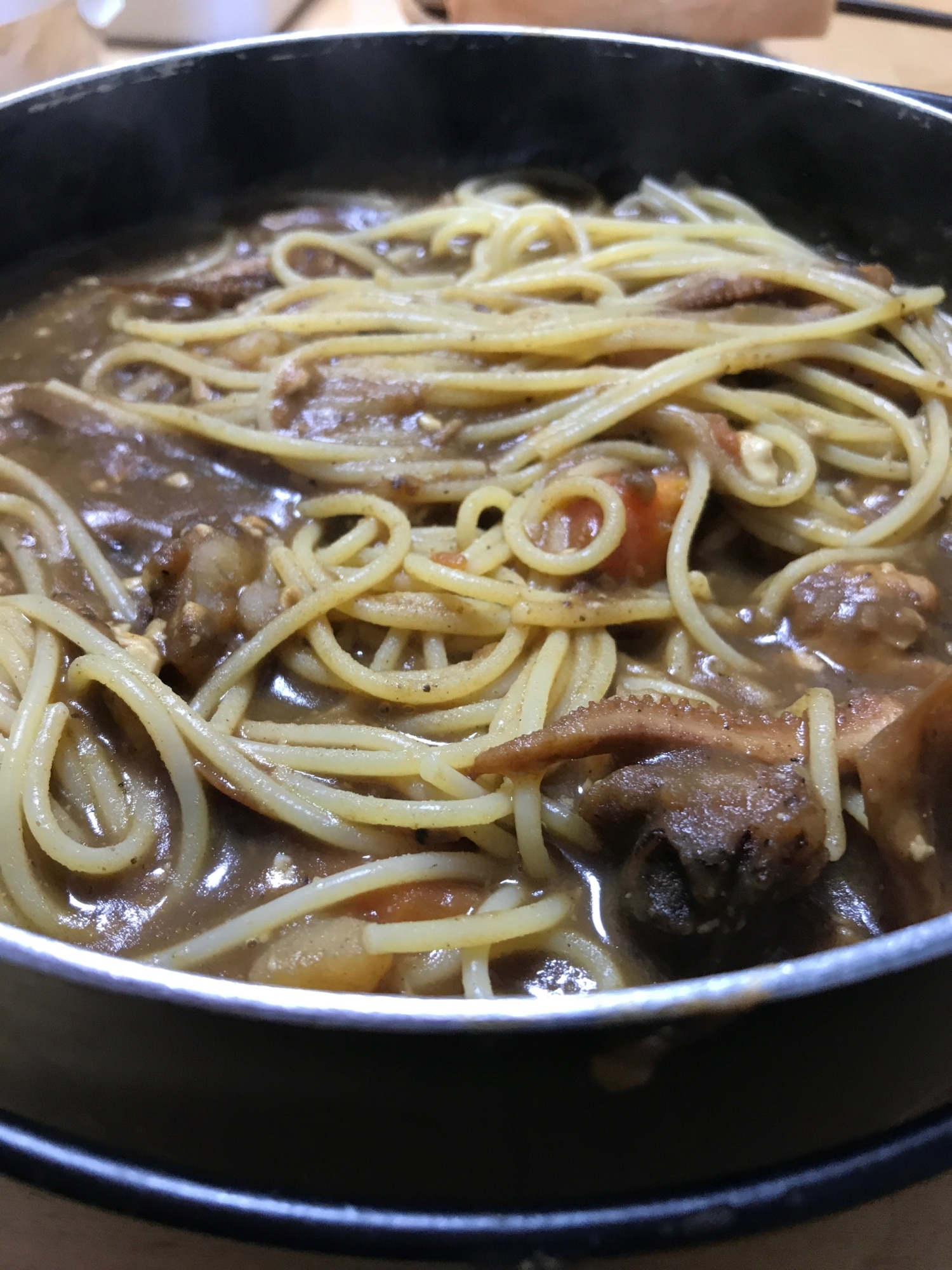 前日の残りのカレー鍋でパスタ