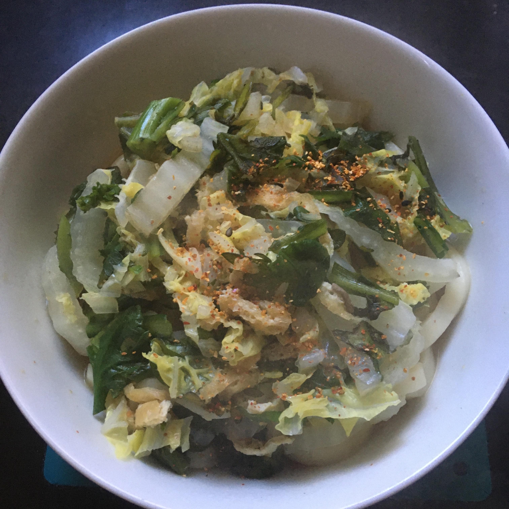 春菊、白菜、油揚げのうどん