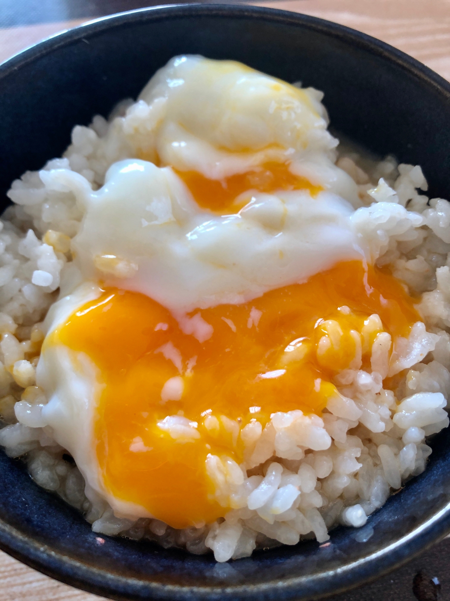 バター醤油ご飯の温泉卵のせ