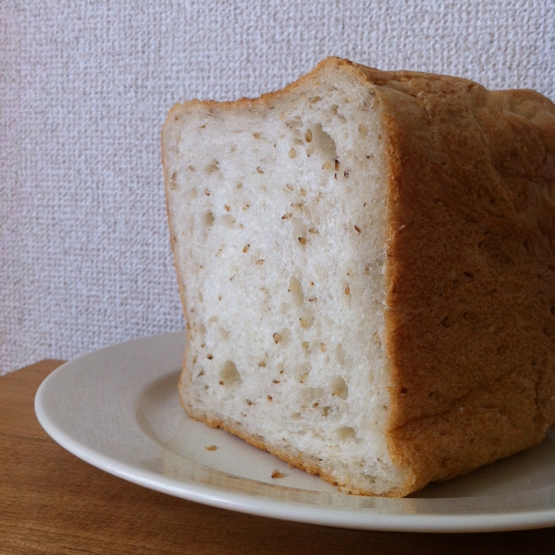 ライ麦パンみたい⁈とっても香ばしい白ごまパン
