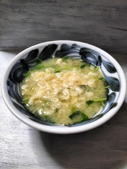 素朴♩揚げ玉と豆苗の味噌汁