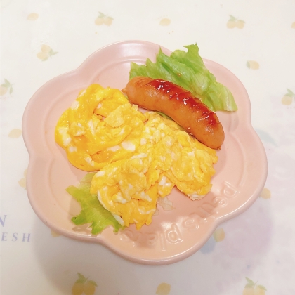 レタスとウインナーの卵とじ