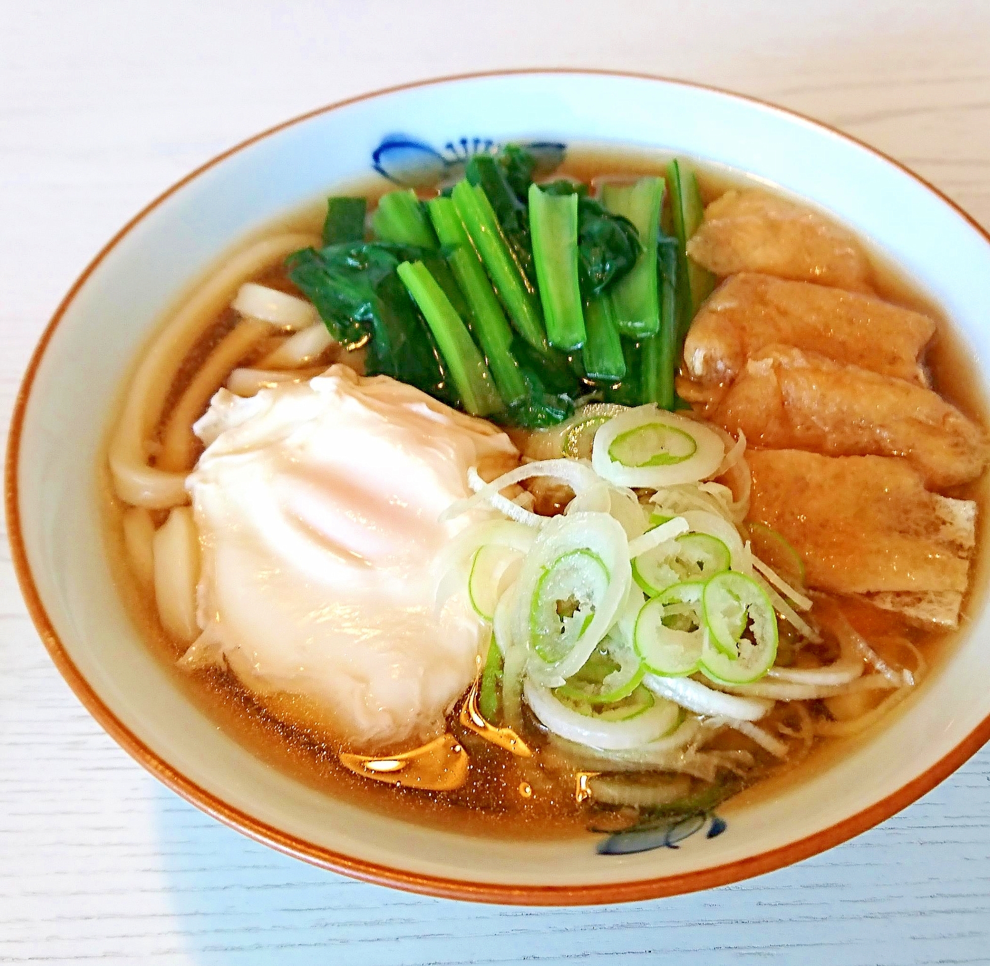 小松菜と油揚げと落とし卵のうどん