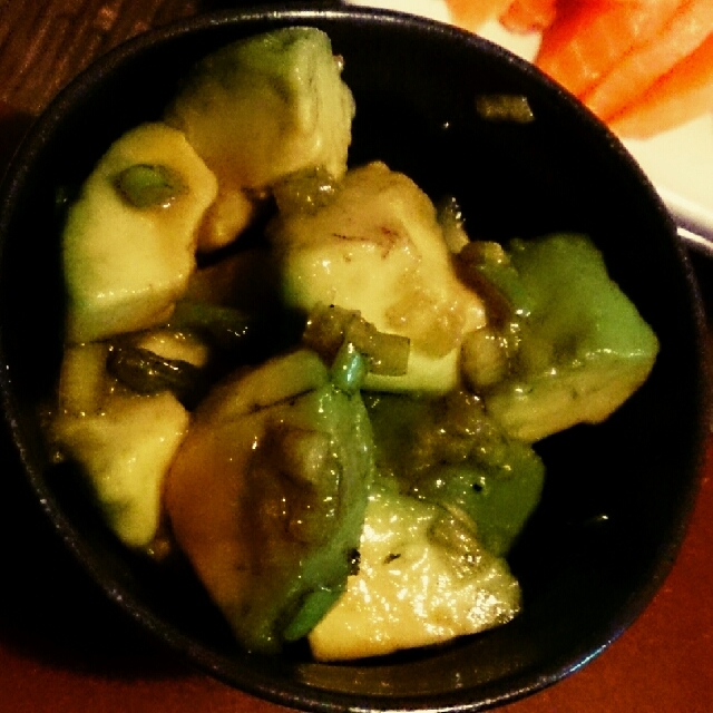 簡単おつまみ アボカドのニンニク醤油づけ レシピ 作り方 By ぶちぐま 楽天レシピ