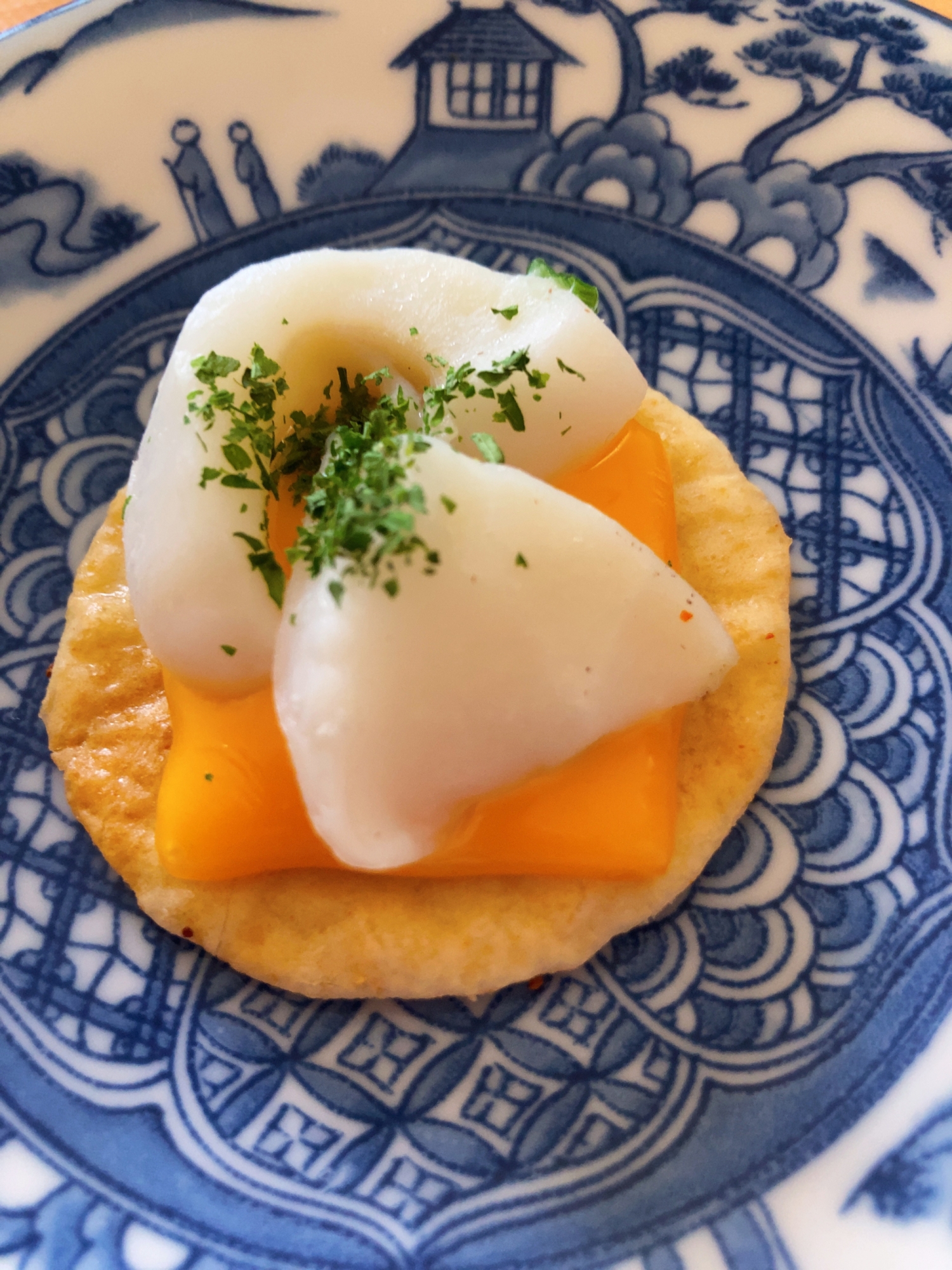 とろけるチーズとイカの焼きえびせん