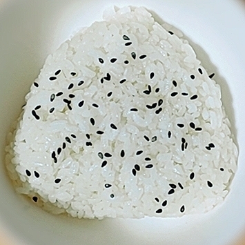 セサミンたっぷり✿⁠黒ごま✿⁠おにぎり