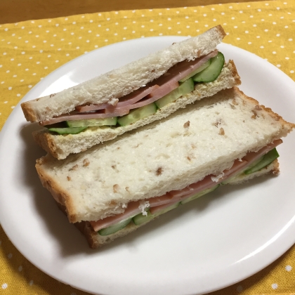 焼き豚と胡瓜のサンドイッチ