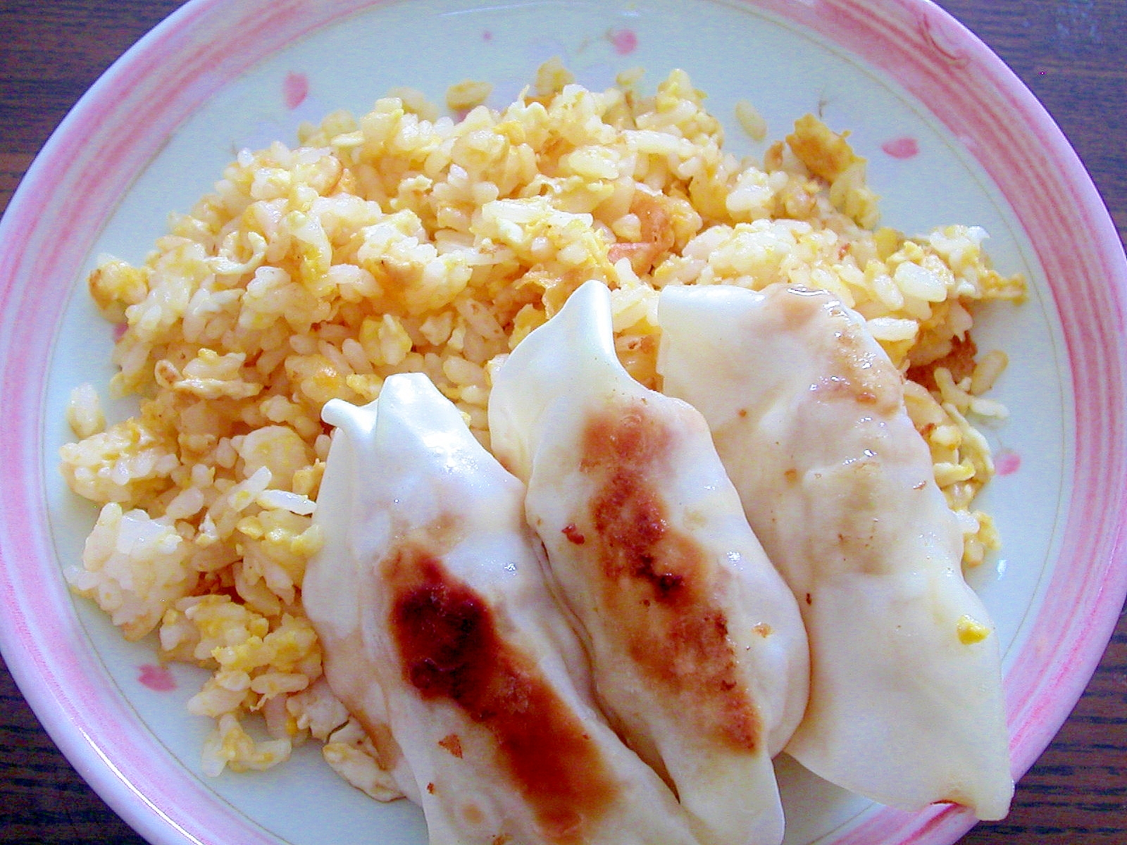 餃子のせ☆シンプル炒飯♪