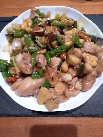 鶏肉のカシューナッツ炒め(腰果鶏丁)