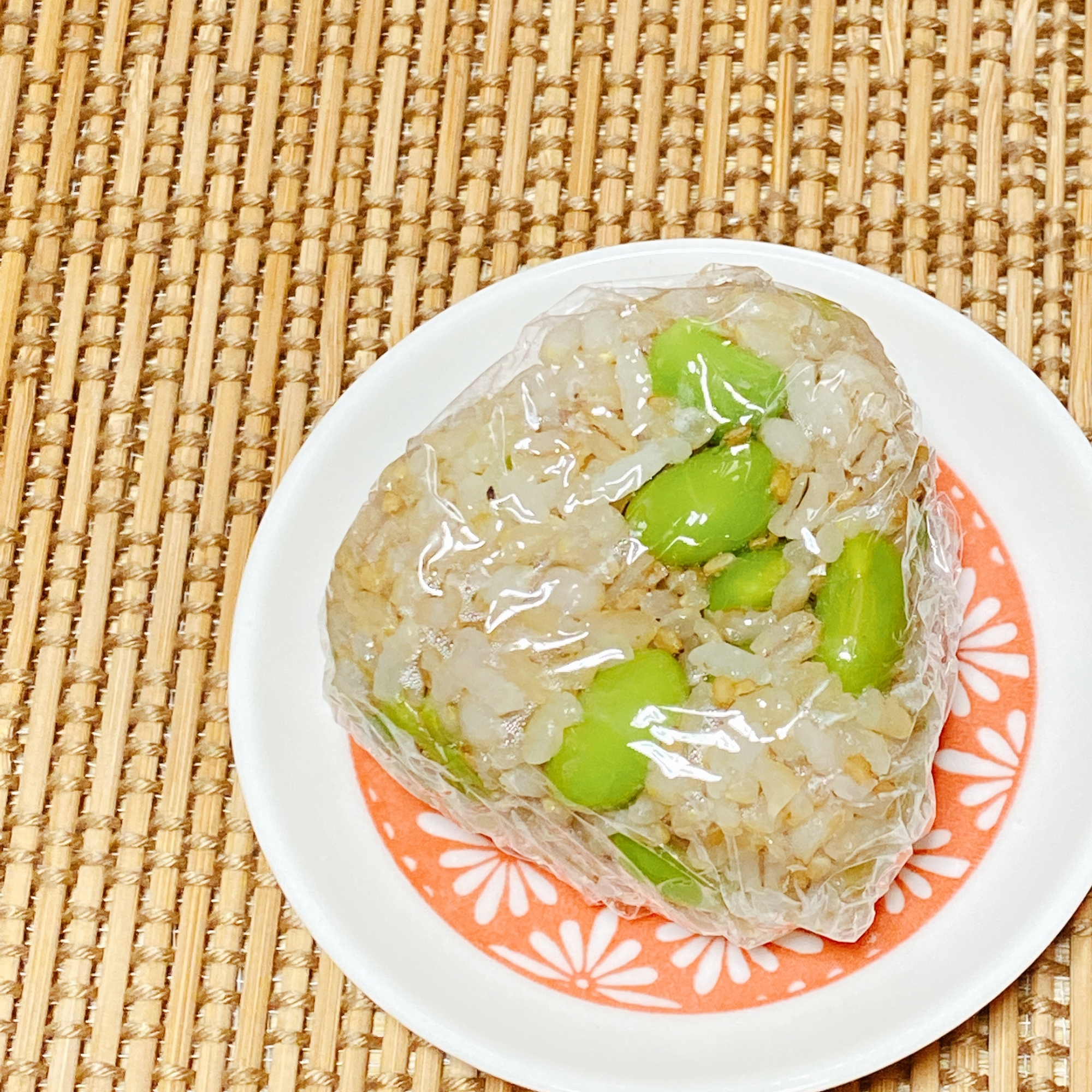 枝豆のピリ辛エビ塩おにぎり