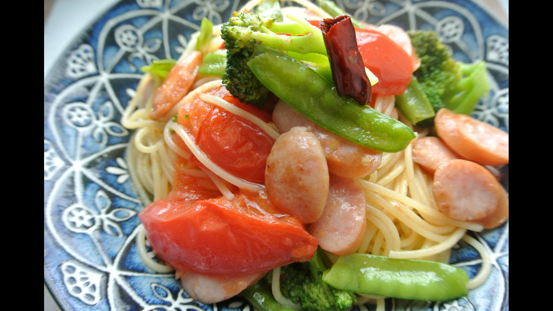 余り物でささっと彩りパスタペペロンチーノ