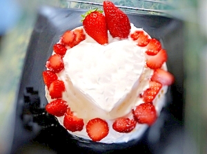 いちごのハートケーキ