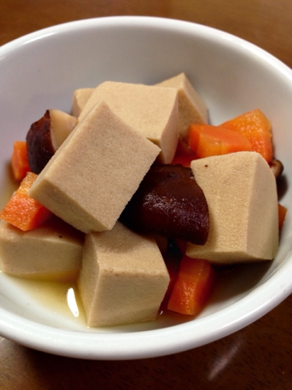 とっても美味しかったです♬
ふわふわの高野豆腐は最高に美味しくて大好きです^ ^
味が染み込んでホッした一品になりました♬
ごちそうさま♪
