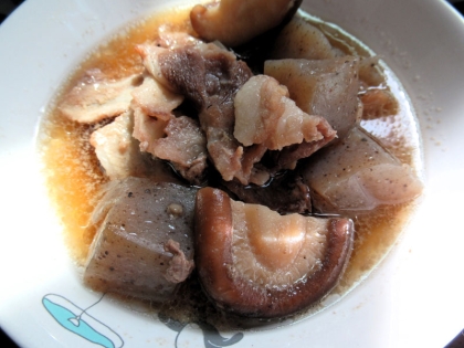 豚こま肉とこんにゃくと椎茸と人参の煮物