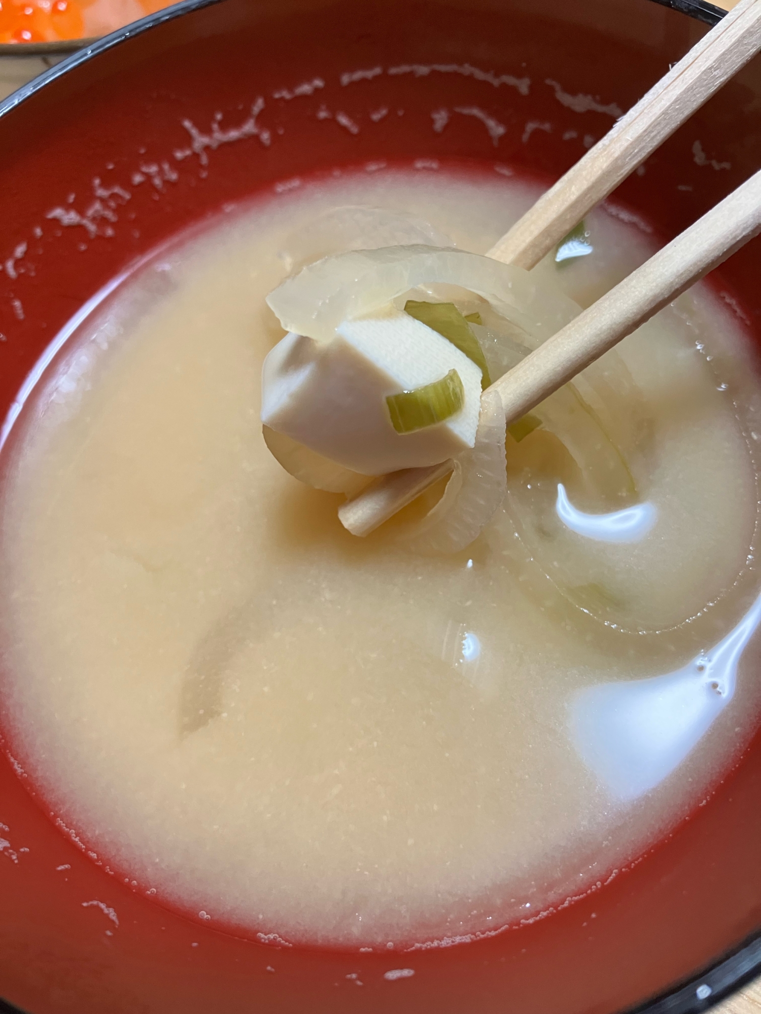 新玉ねぎ、豆腐、ネギの味噌汁