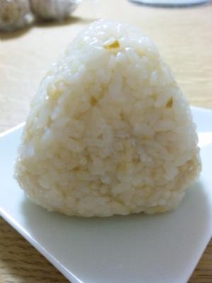 調味料はふたつだけ おだしのきいたおにぎり レシピ 作り方 By mikachu 楽天レシピ 調味料はふたつだけ おだしのきいたおにぎり レシピ 作り方 By mikachu 楽天レシピ