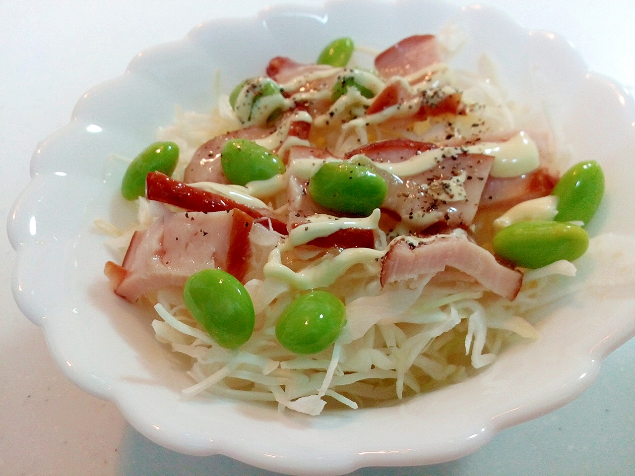 OOOドレで　キャベツとサラダチキンと枝豆のサラダ