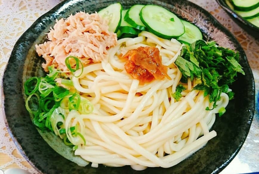 暑い夏にぴったり！冷やしうどん