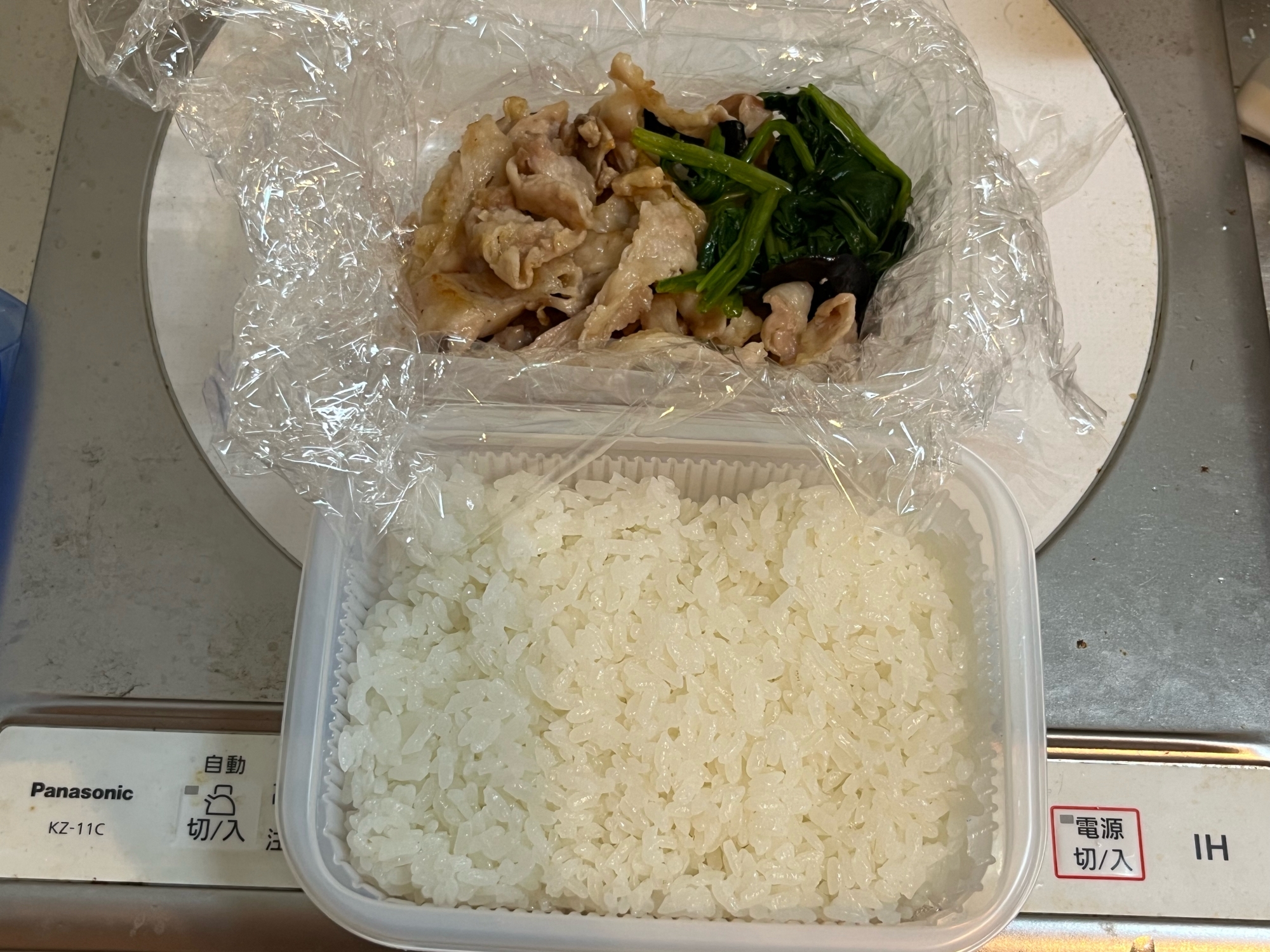 豚小間肉ときくらげとほうれん草の弁当