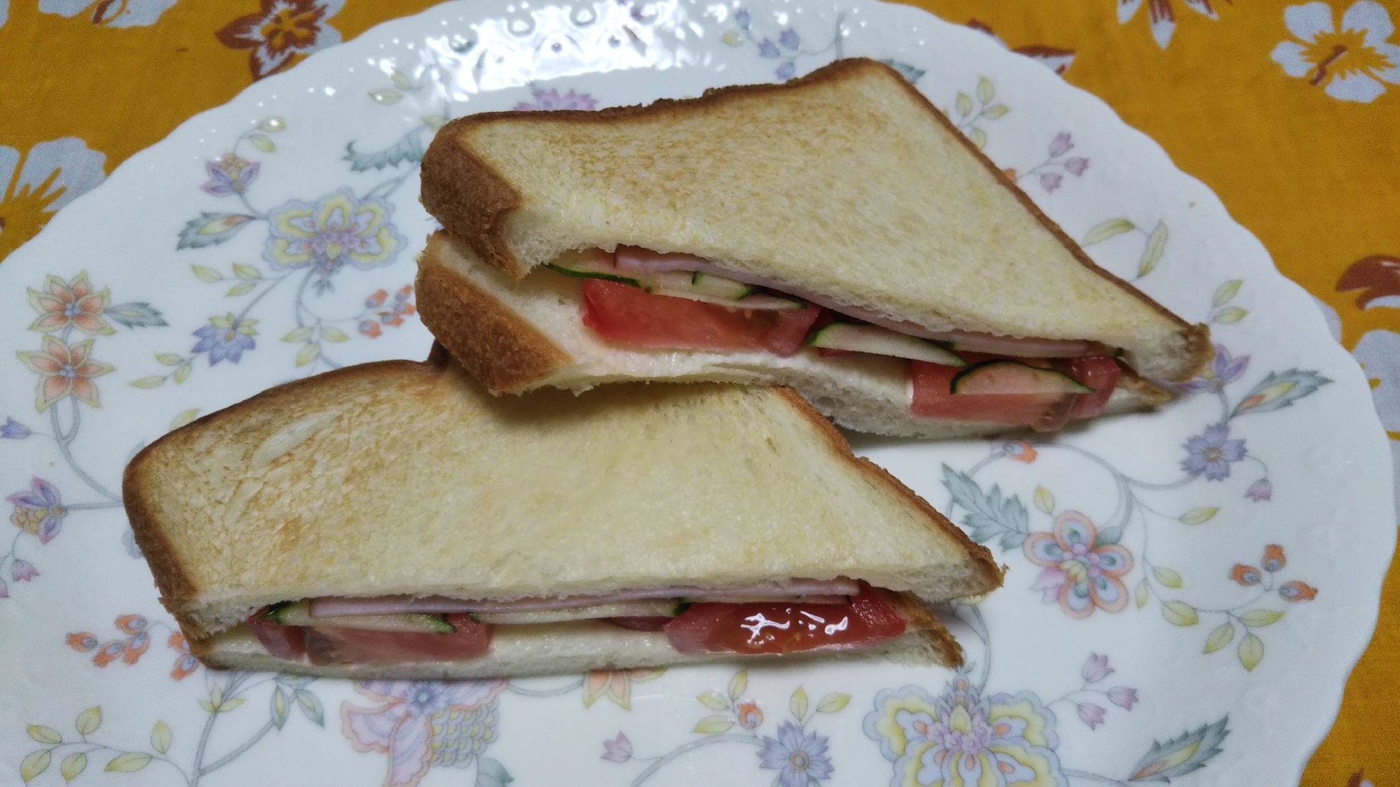 トマトとハムときゅうりのホットサンド☆