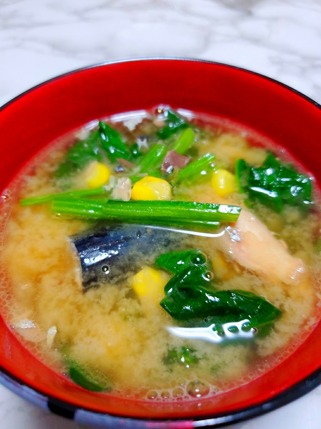 ほうれん草と鯖の水煮の味噌汁