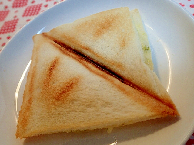 青海苔香る　玉ねぎとチーズのホットサンド♬