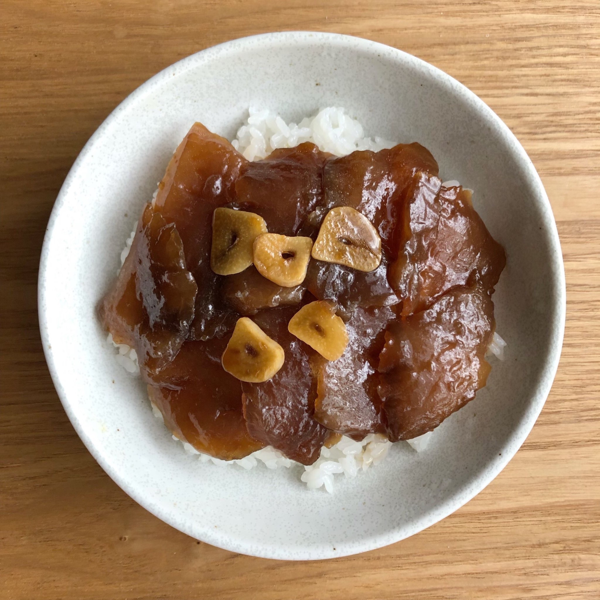 まぐろのにんにく醤油漬け丼