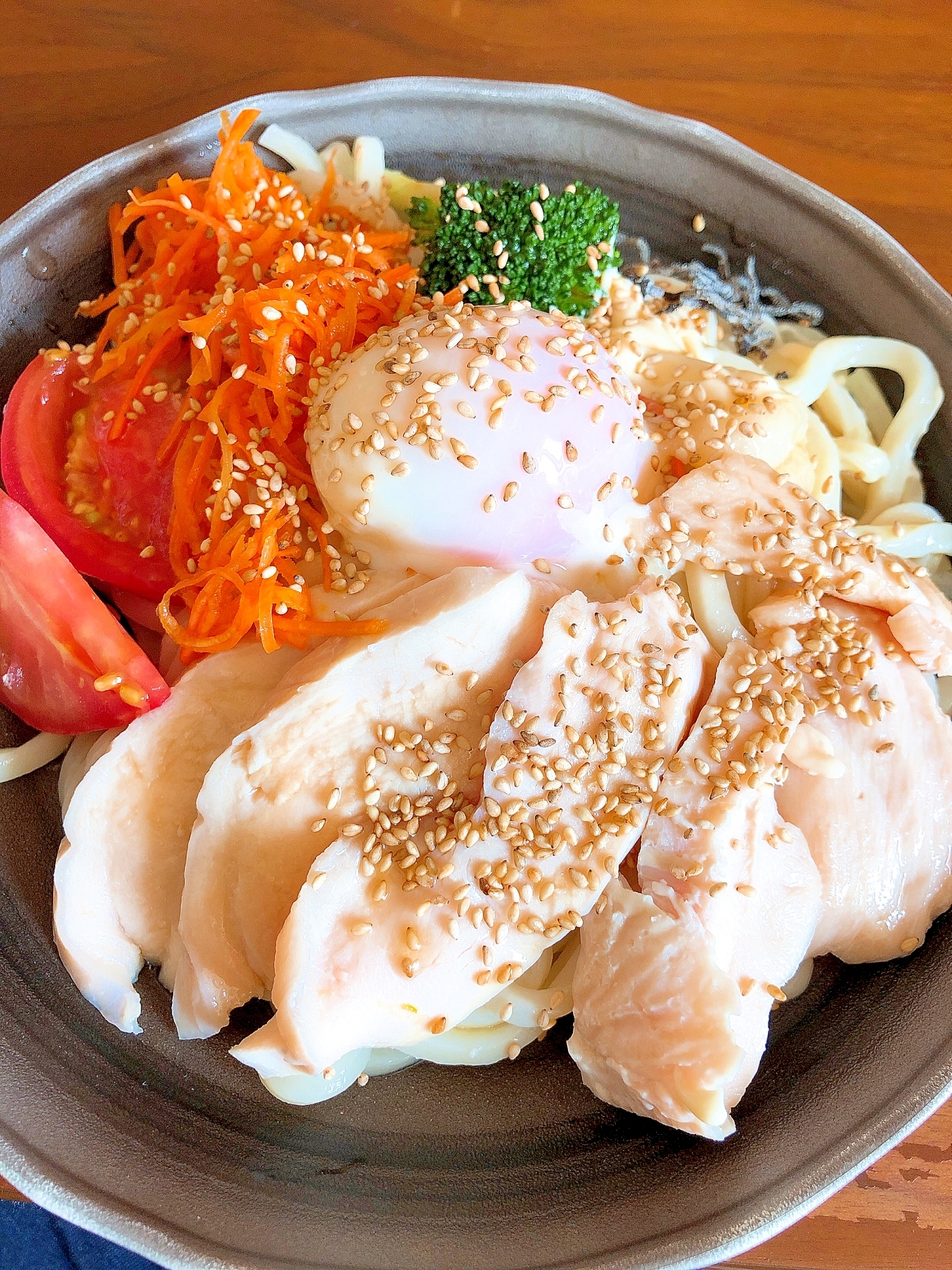 自分で言うけど彩りよくない？サラダうどんランチ★