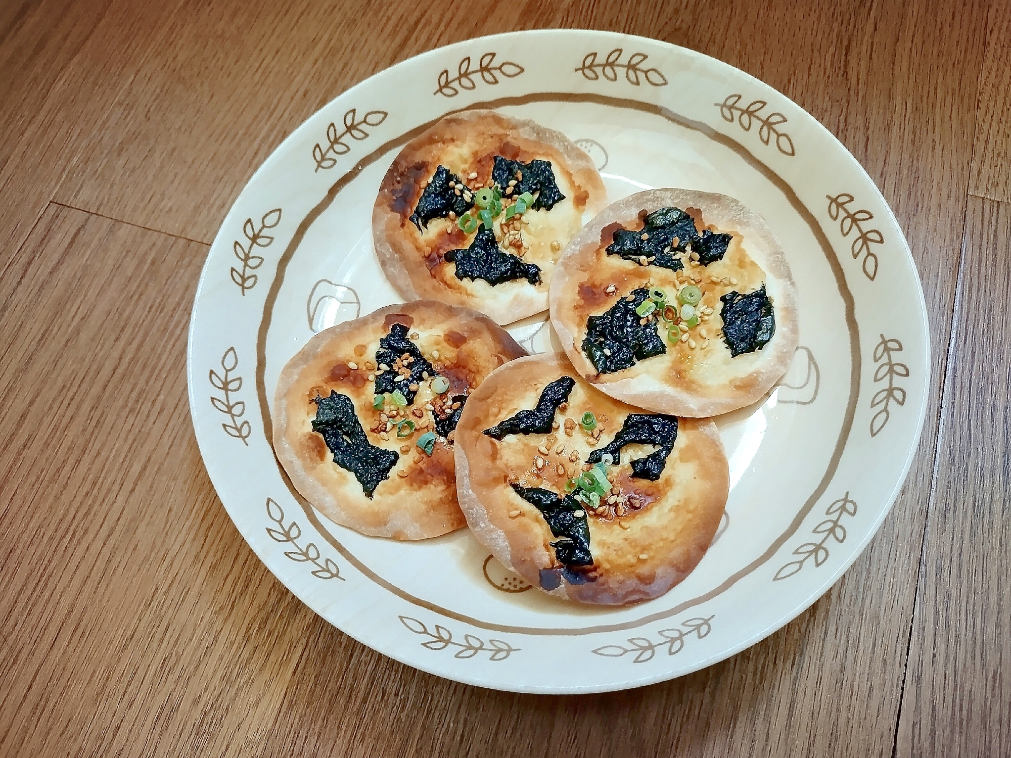 餃子の皮でおつまみ☘ごま油と焼き海苔で韓国海苔風味