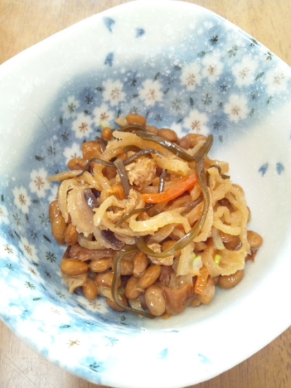大先輩は茨城特産の「そぼろ納豆」をご存じだなんて、茨城県民として嬉しいです♥
…とか言いながらお惣菜の切干大根煮を使っちゃいましたがw
超久々替歌なしレポ旨～♪