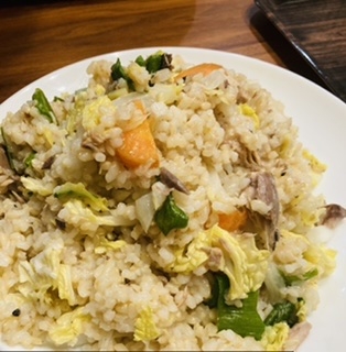 鯖缶と野菜の玄米チャーハン
